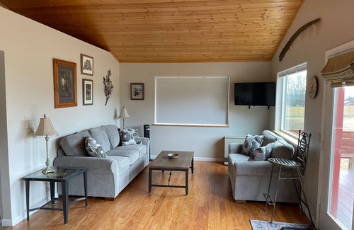 Kachemak House | Bear Canyon Cottages - Garden House