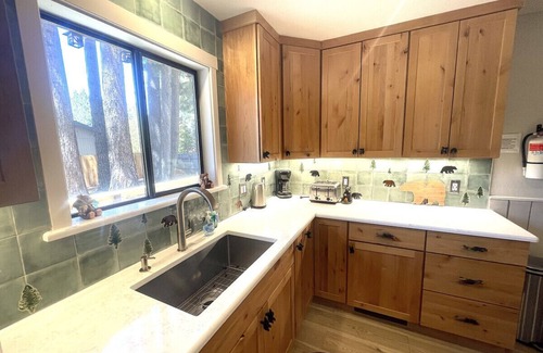 Pioneer Trail House | Bear Claw Trails - Dogs + Remodeled + Awesome Yard