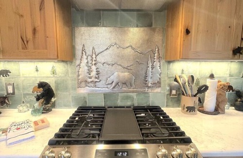 Pioneer Trail House | Bear Claw Trails - Dogs + Remodeled + Awesome Yard