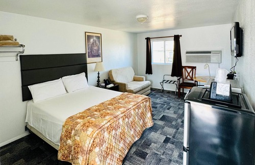 Salmon Hotel | Bear Counrty Inn