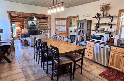 Mariposa Cabin | Bear Creek Cabin w/Hot Tub, Pets on 40 acres!