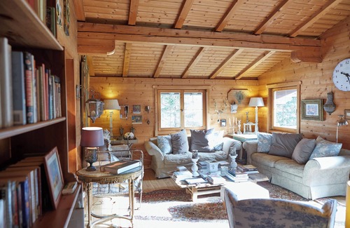 Waidring House | Bear Creek Cottage: Iydillic cabin in the woods perfect for family & fur babies