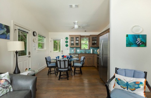 Manchaca House | Bear Creek Cottage nExquisite Texas Retreat!