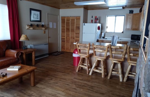 Cripple Creek House | Bear Foot Getaway: Secluded Cabin in Aspens, deck, Hot Tub, 6Mi to Cripple Creek