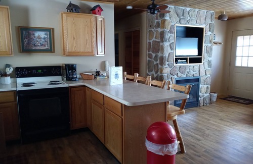 Cripple Creek House | Bear Foot Getaway: Secluded Cabin in Aspens, deck, Hot Tub, 6Mi to Cripple Creek