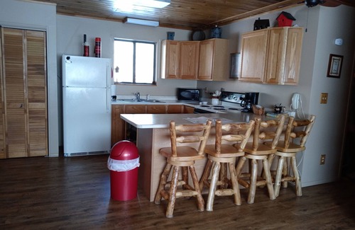 Cripple Creek House | Bear Foot Getaway: Secluded Cabin in Aspens, deck, Hot Tub, 6Mi to Cripple Creek