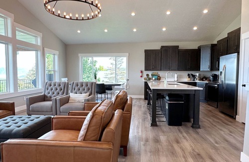 Sweetwater Cabin | Bear Lake retreat with private Ideal Beach Resort Access!