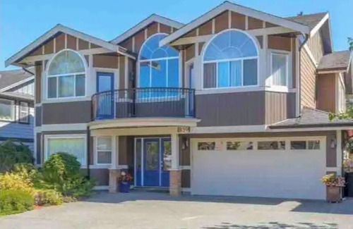 Langford House | Bear Mountain Getaway close to the golf coursen