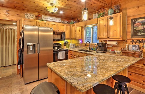 Ellijay Cabin | ‘Bear Paw Cabin’ w/ Deck, Game Room, & Fire Pit!