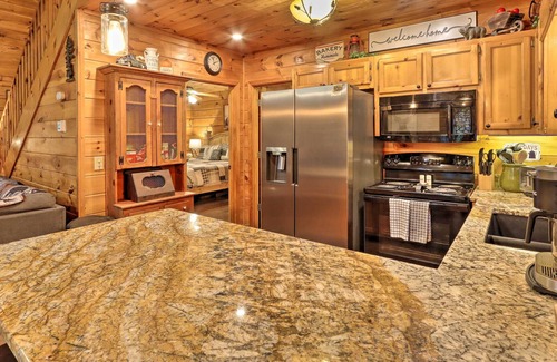 Ellijay Cabin | ‘Bear Paw Cabin’ w/ Deck, Game Room, & Fire Pit!