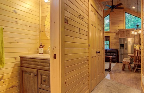 Laurelton Cabin | Bear Paw Lodge = Center Of Nature@God's Creation#Campfire+Fun&Trails