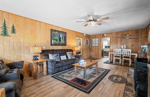 Fox Farm House | Bear Slope View - Close to Slopes, Pet Friendly, Fenced Yard, Hot Tub