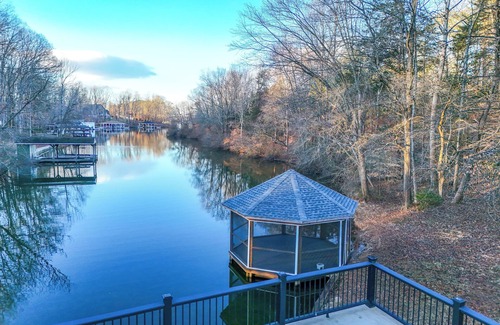 Bumpass House | Bear Tree Waterfront Retreat on Lake Anna - 2 Lvl. Home w/Boathouse & Gazebo