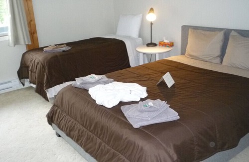 Stewart Condo | Bear Valley King Suite - King Suite at the Bearvalley Guesthouse
