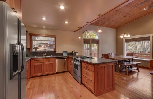 Tahoe Sierra Estates House | Bearadise Cabin- TLUXP