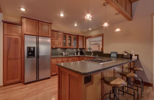 Tahoe Sierra Estates House | Bearadise Cabin- TLUXP