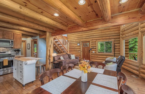 Leavenworth Cabin | Bearfoot Chalet-Private, Hot Tub, WIFI, Dogs OK