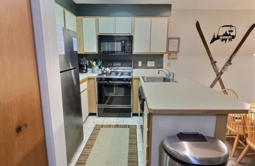 Killington House | Bearmont- Pool, HotTub, FirePit, AC, Gym, Sauna