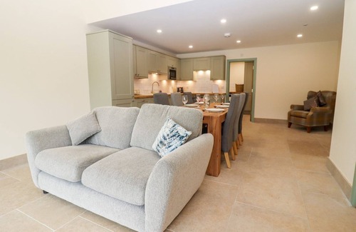 Little Rissington Cottage | BEARS COURT BARN 3, pet friendly in Bourton-On-The-Water