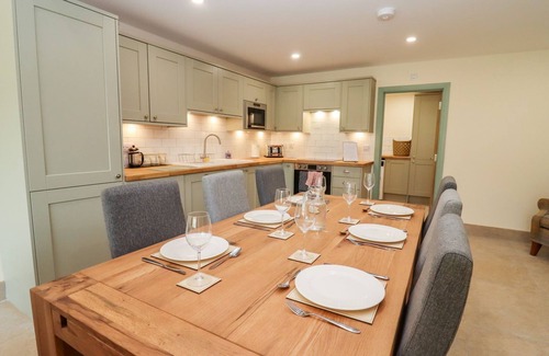 Little Rissington Cottage | BEARS COURT BARN 3, pet friendly in Bourton-On-The-Water