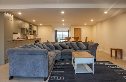 Little Rissington Cottage | BEARS COURT BARN 8, pet friendly in Bourton-On-The-Water