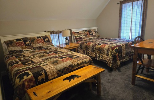 Northeast Somerset Bed & Breakfast | Bears Den Lodge B & B Room 2