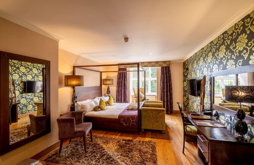 Warmingham Hotel | Bears Paw Inn