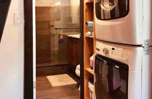 Big Bear City House | ^Bearwood Cabin^ - Close to Oktoberfest & Snowplay