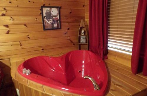 Sevierville House | Beary Tale! Your happily ever after starts here!