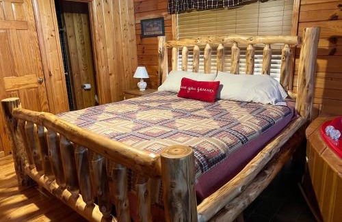 Sevierville House | Beary Tale! Your happily ever after starts here!