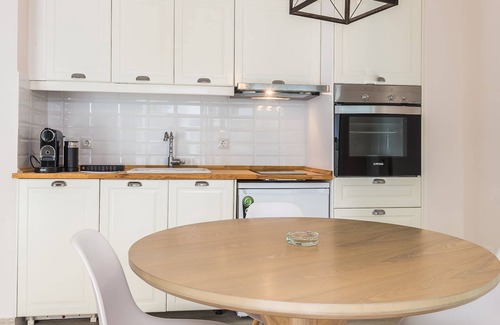 Athens City Centre Apartment | BeAthenian–Stylish apt with private terrace