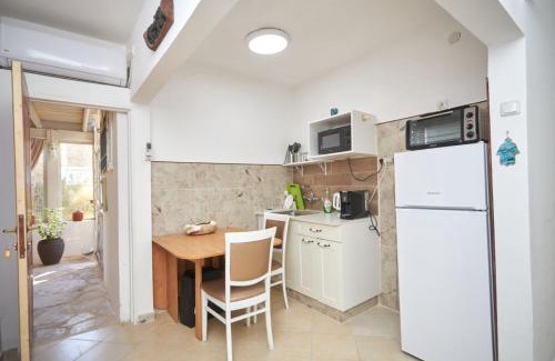 Neve Zohar Cabin | Beatrice Hospitality