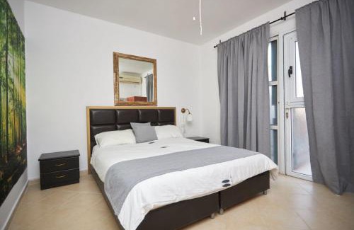Neve Zohar Cabin | Beatrice Hospitality