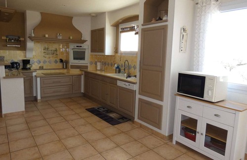 Saint-Paul-Trois-Chateaux Villa | Beautiful Villa in Saint-Paul-Trois-Chateaux with Pool