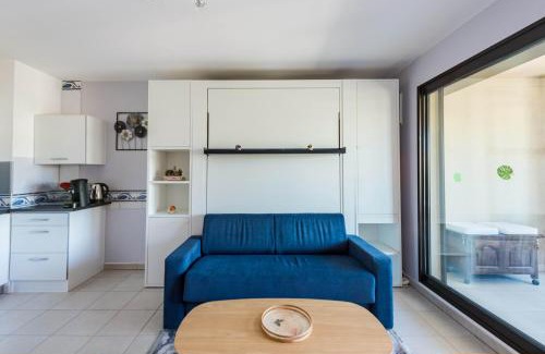 Juan-les-Pins Apartment | Beau Studio Véranda à deux pas de la mer - parking inclus