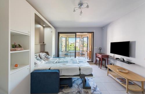Juan-les-Pins Apartment | Beau Studio Véranda à deux pas de la mer - parking inclus