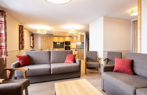 Belle Plagne Condo | Beau T6 accès direct aux pistes | Piscine et sauna