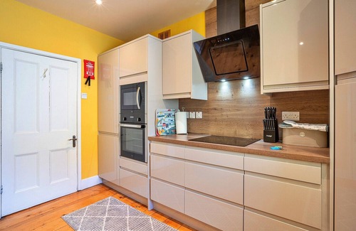 Beaumaris Apartment | Beau View at Gadlys House