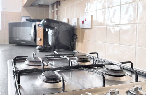 Peterborough House | Beaumont House - 2 Bedroom, 1.5 Bath with 2 off-street parking spaces - Sleeps 4