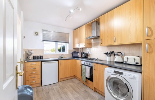 Peterborough House | Beaumont House - 2 Bedroom, 1.5 Bath with 2 off-street parking spaces - Sleeps 4