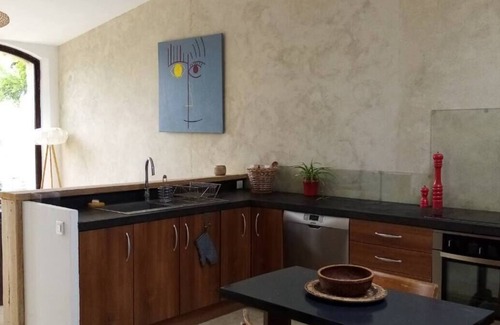 Saint-Quentin-la-Poterie House | Beautiful village house with pool and garden