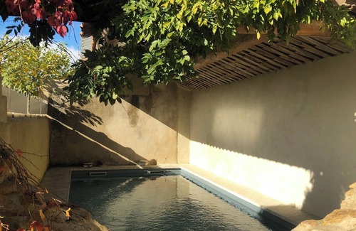Saint-Quentin-la-Poterie House | Beautiful village house with pool and garden