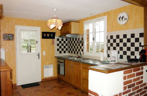Courtonne-la-Meurdrac House | Beautiful private villa for 5 guests with WIFI, TV, pets allowed and parking