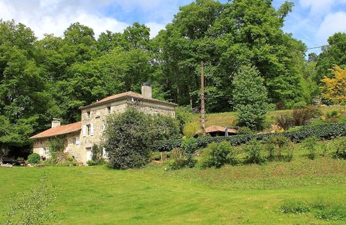 Saint-Saud-Lacoussiere Cottage | Beautiful cottage in Picturesque Rural Location close to local amenities