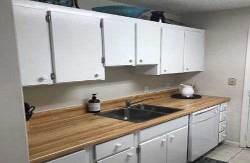Saint Simons Heights Condo | BEAUTIFULLY DESIGNED CONDO, JUST ONE MILE TO BEACH! CLOSE TO EVERYTHING YOU NEED