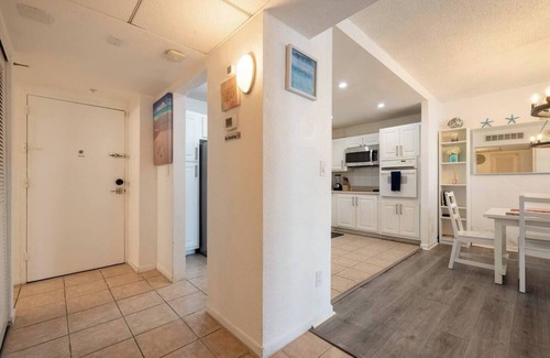Sunny Isles Beach Condo | Beautiful 1 bedroom apartment fully furnished steps away from the beach