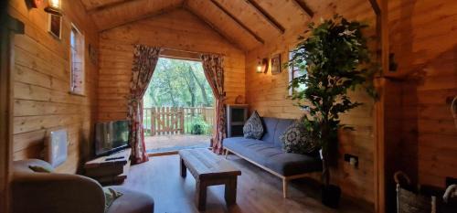 Brinkley House | Beautiful 1-Bed Cabin in Newmarket