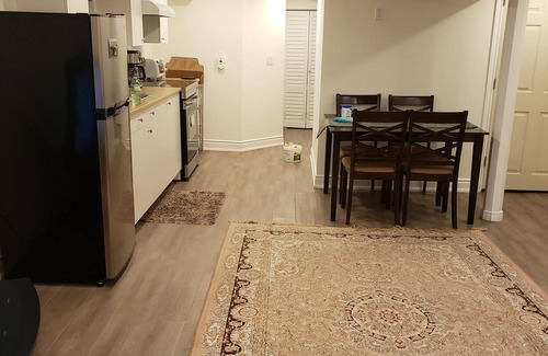 Richmond Hill Apartment | Beautiful 1 Bed+ Den Basement apartment in Richmond Hill