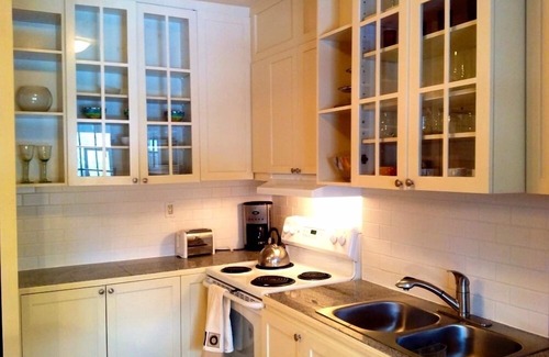 Roncesvalles Village House | Beautiful 1 Bedroom Garden Apt In Roncesvalles High Park.