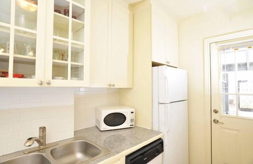 Roncesvalles Village House | Beautiful 1 Bedroom Garden Apt In Roncesvalles High Park.